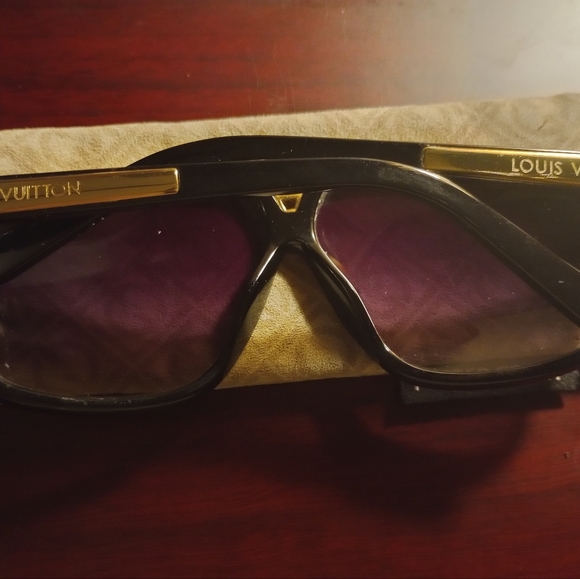 Louis Vuitton evidence woman sunglasses 100%authentic. Reat shape - Picture 7 of 10